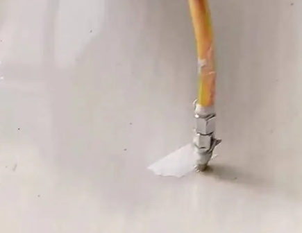 迎江瓷砖空鼓维修公司专业解答在瓷砖铺贴过程中，如果使用的砂料过粗（如全部使用了粗砂），可能会导致以下问题